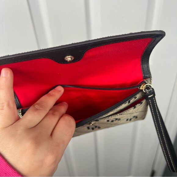 Dooney & Bourke Maxi Quilt Milly Wristlet NWOT $118 MSRP
